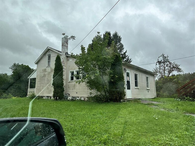 8 Various Properties portfolio of 7 properties for sale on LoopNet.ca - Building Photo - Image 3 of 18