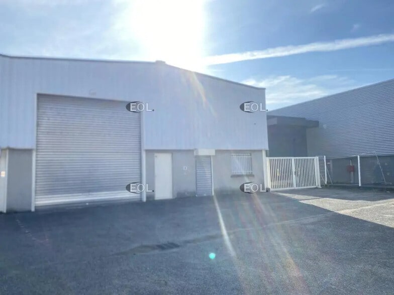 Flex dans Genas à louer - Photo du bâtiment - Image 2 de 12