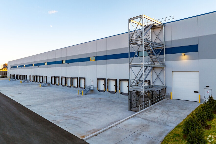 54 Lockwood St, Newark, NJ for lease - Building Photo - Image 2 of 9
