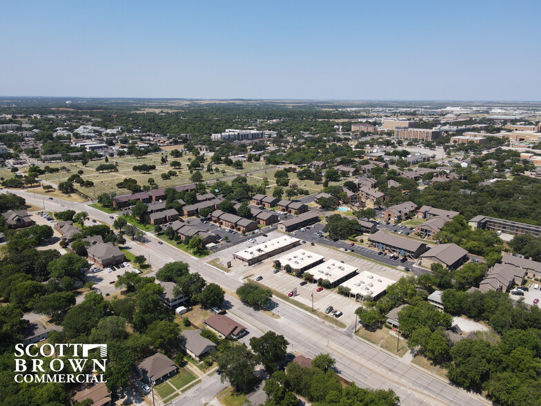 400 S Carroll Blvd, Denton, TX for lease - Building Photo - Image 3 of 34