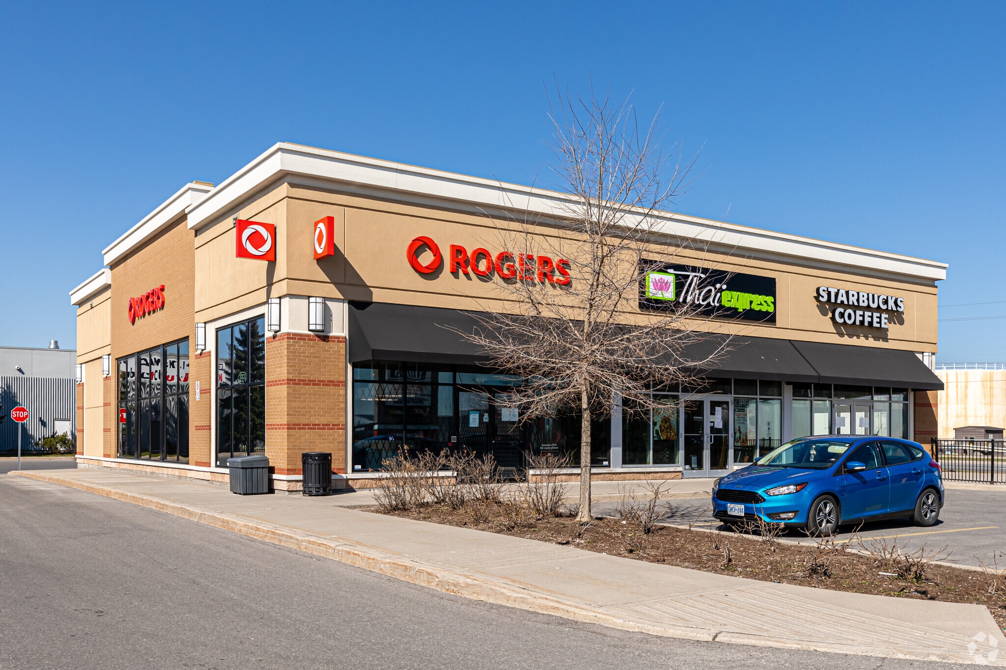 330 W Hunt Club Rd, Ottawa, ON for lease Primary Photo- Image 1 of 4