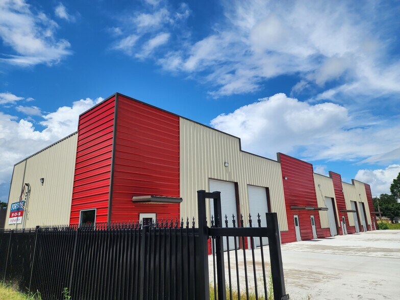 Bedford Street Warehouses portefeuille de 2 propriétés à vendre sur LoopNet.ca - Photo principale - Image 2 de 2