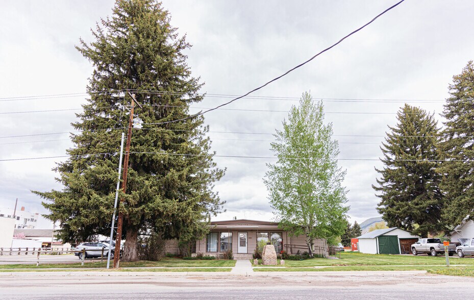 47 E 4th Ave, Afton, WY à vendre - Photo du bâtiment - Image 2 de 4