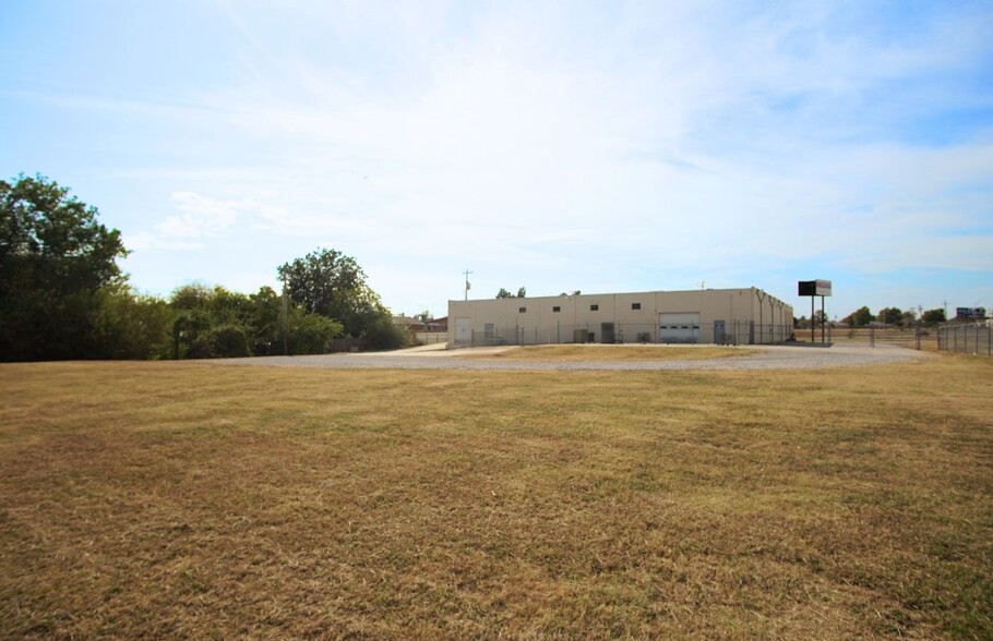 3730-3750 N I 44 Service Rd, Oklahoma City, OK for sale - Building Photo - Image 3 of 25