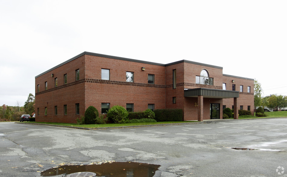 Bureau dans Waterville, ME à vendre - Photo principale - Image 1 de 1