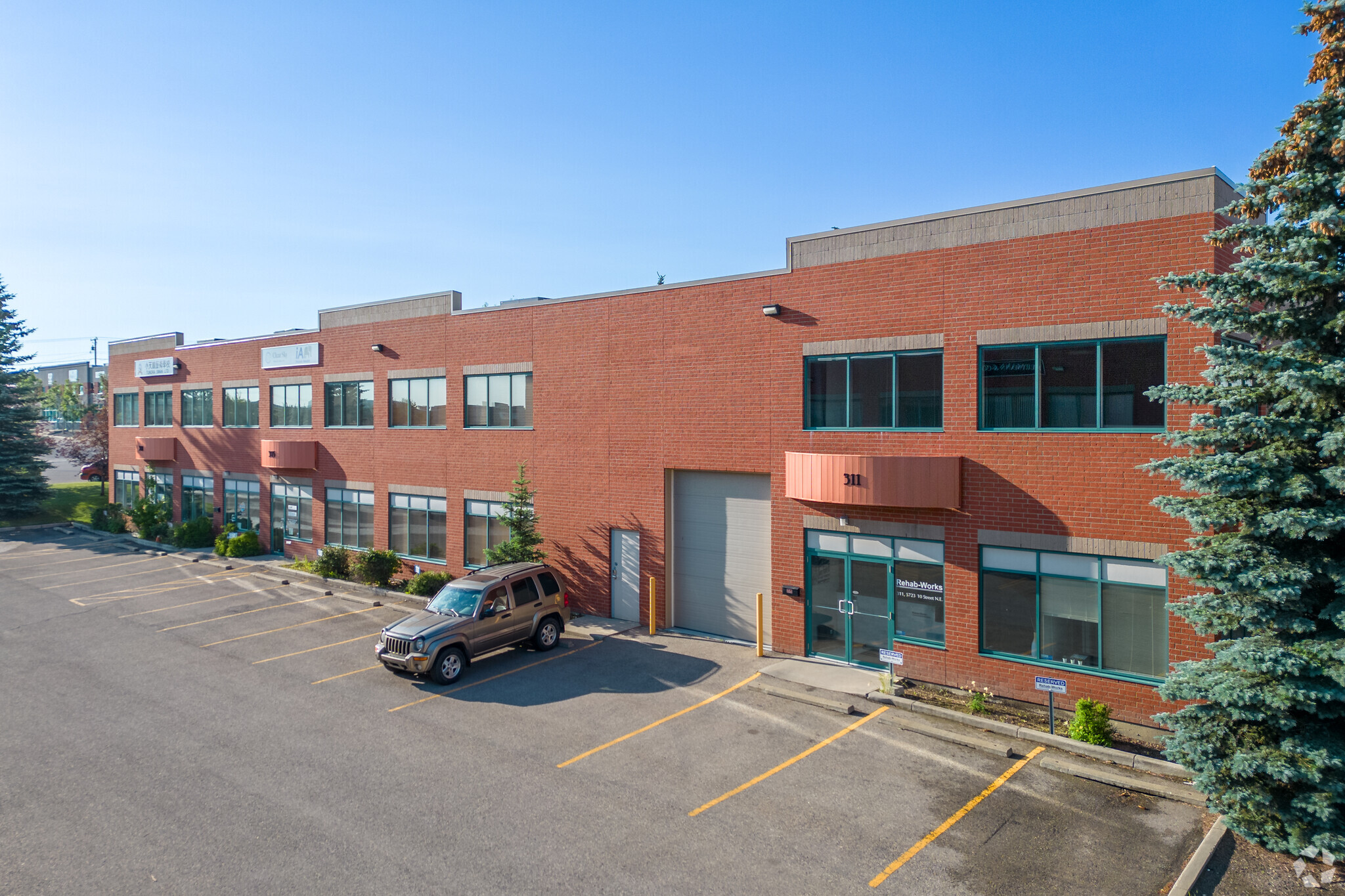 5723 10th St NE, Calgary, AB for sale Primary Photo- Image 1 of 1