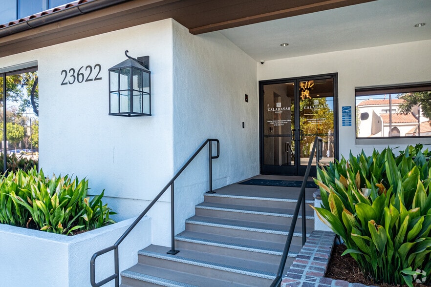 23622 Calabasas Rd, Calabasas, CA à louer - Photo du bâtiment - Image 2 de 4