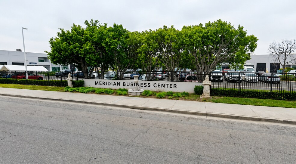 951-983 Meridian Ave, Alhambra, CA à louer - Photo du bâtiment - Image 2 de 4