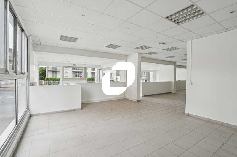 Office in Palaiseau for lease - Interior Photo - Image 2 of 14