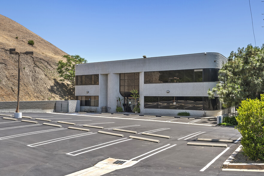 5146 Douglas Fir Rd, Calabasas, CA for lease - Primary Photo - Image 1 of 7