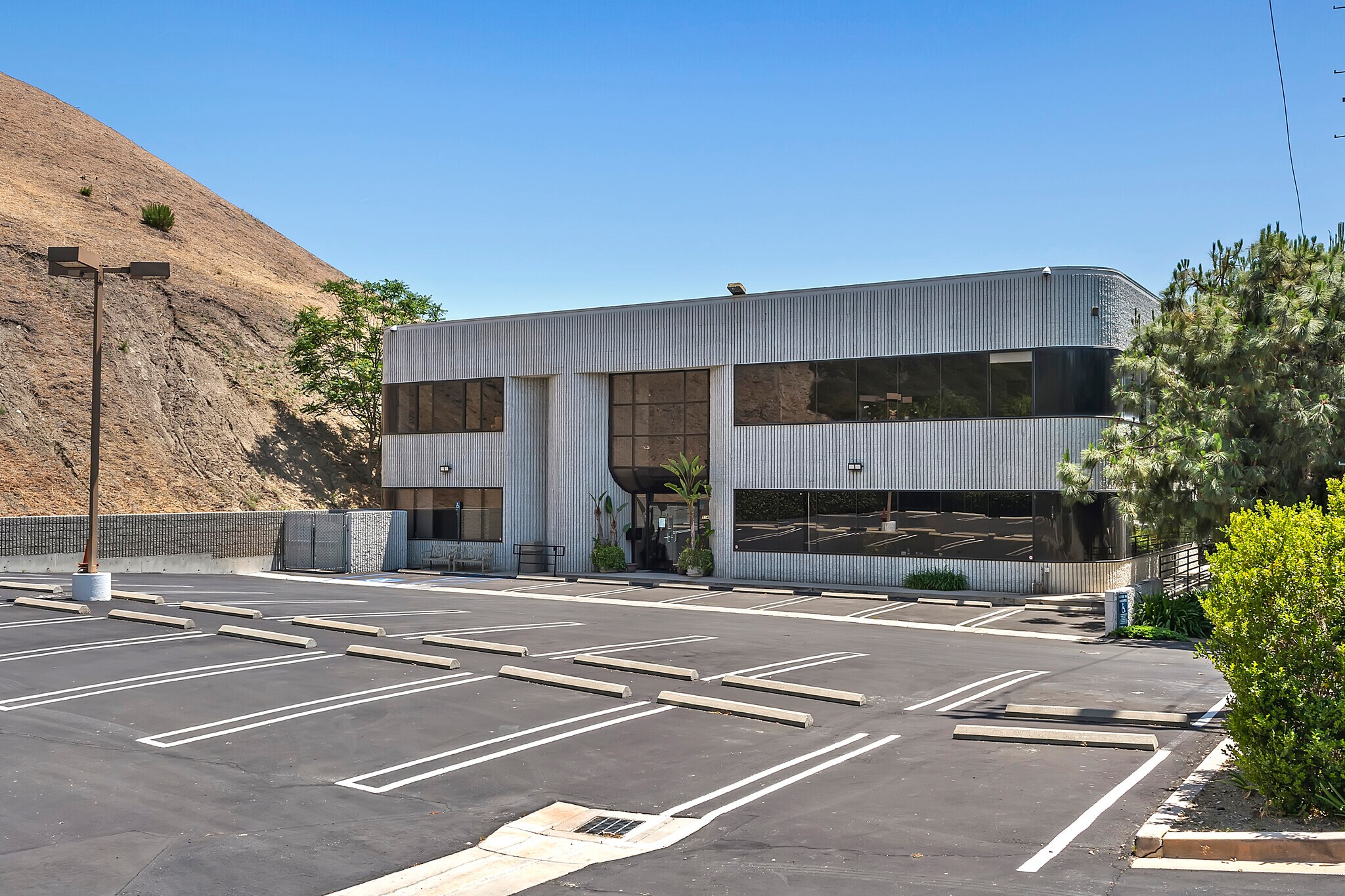 5146 Douglas Fir Rd, Calabasas, CA for lease Primary Photo- Image 1 of 8