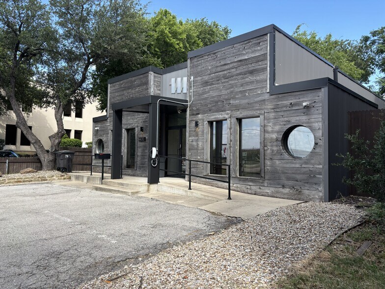 4400 W Vickery Blvd, Fort Worth, TX à louer - Photo du bâtiment - Image 2 de 10