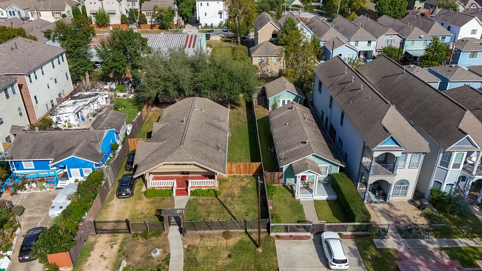 2 Building Portfolio portfolio of 2 properties for sale on LoopNet.ca - Building Photo - Image 1 of 19