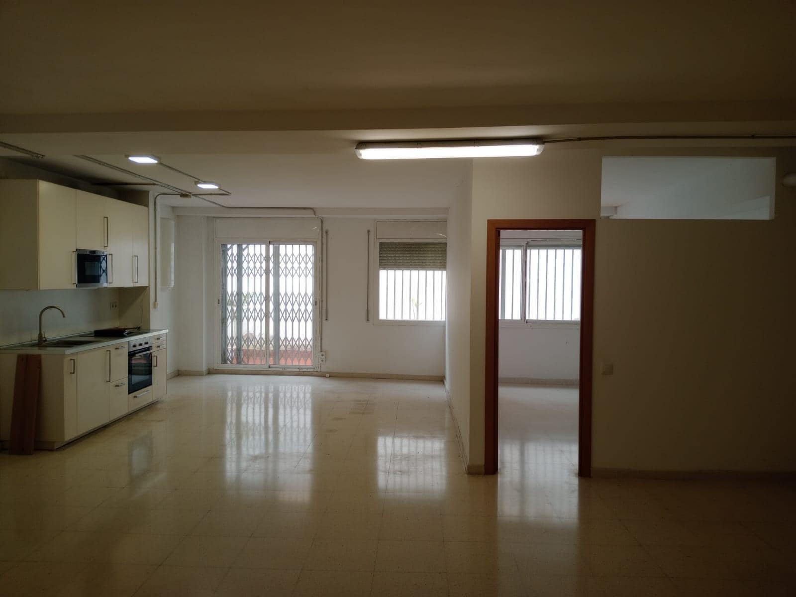 Office/Retail in Badalona, Barcelona for lease Interior Photo- Image 1 of 2