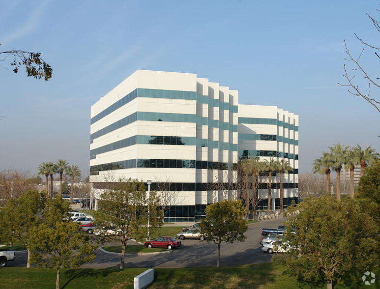 1200 Discovery Dr, Bakersfield, CA for lease - Building Photo - Image 2 of 7