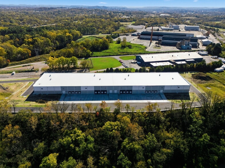 100 Spontex Dr, Columbia, TN for lease - Building Photo - Image 3 of 21