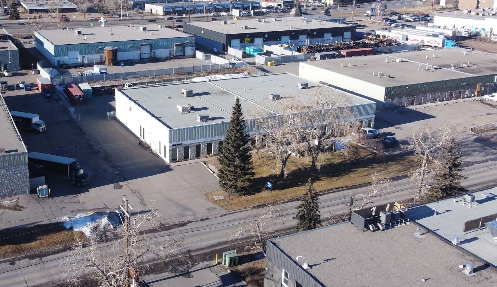 6403 Burbank Rd SE, Calgary, AB à vendre Photo du bâtiment- Image 1 de 2