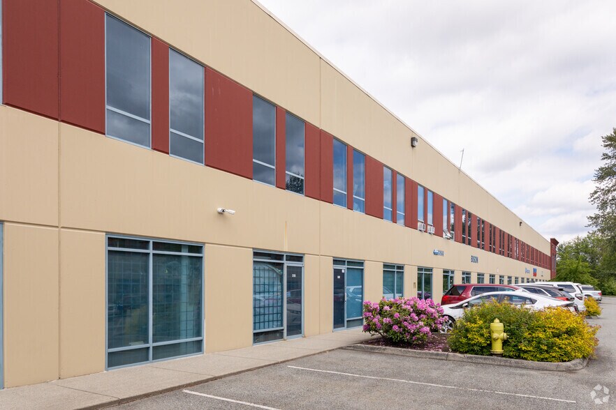 1515 Broadway St, Port Coquitlam, BC à louer - Photo du bâtiment - Image 3 de 5