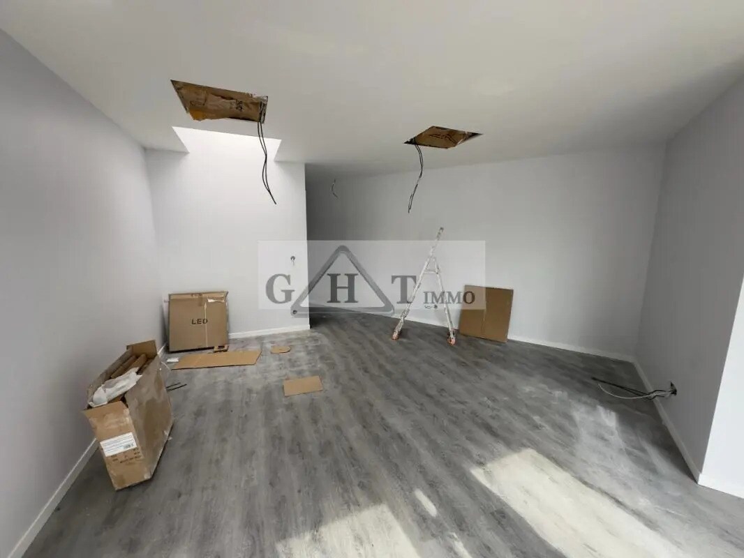 Office in Lisses for lease Interior Photo- Image 1 of 5