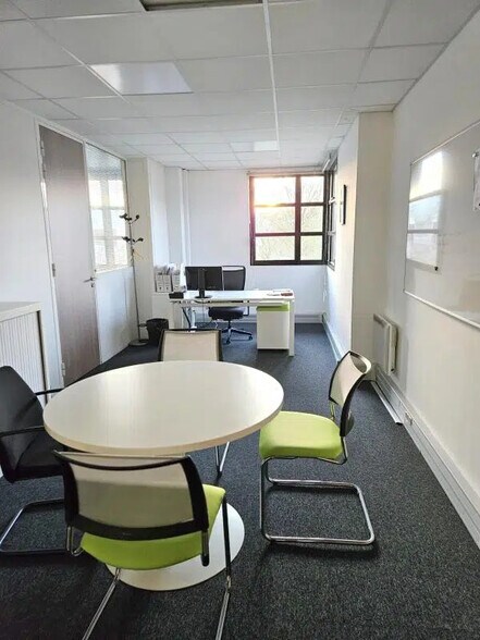 Bureau dans Guyancourt à louer - Photo intérieure - Image 3 de 22