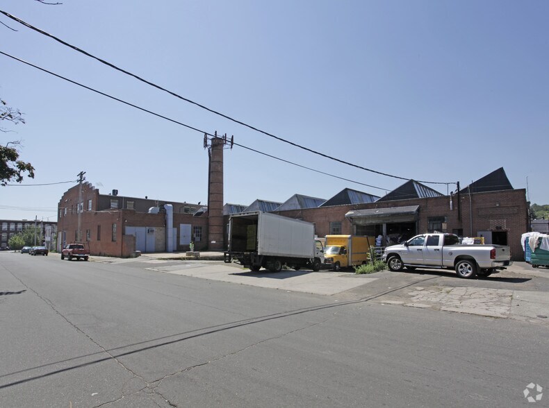 14 Gilbert St, West Haven, CT à louer - Photo du bâtiment - Image 2 de 4