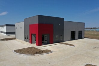 1613 Main st, Pearland, TX for lease Building Photo- Image 1 of 2