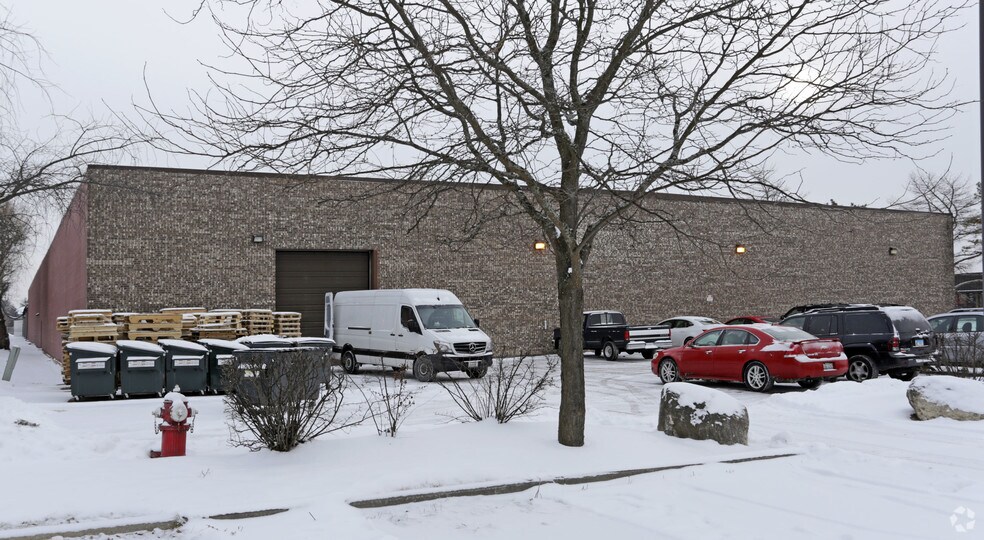 1536 Bourbon Pky, Streamwood, IL à vendre - Photo du bâtiment - Image 3 de 3