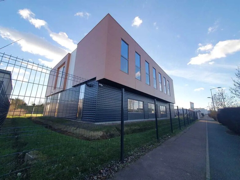 Flex in Bondoufle for sale - Building Photo - Image 1 of 3