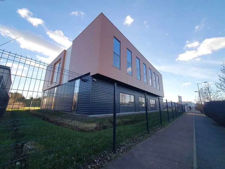 Local d'activités dans Bondoufle à vendre - Photo du bâtiment - Image 1 de 3