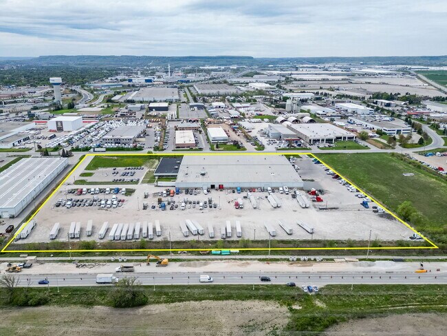 Plus de détails pour 8069 Lawson Rd, Milton, ON - Industriel à louer