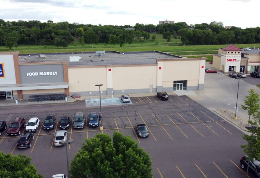 2808 S Louise Ave, Sioux Falls, SD for lease - Primary Photo - Image 1 of 3