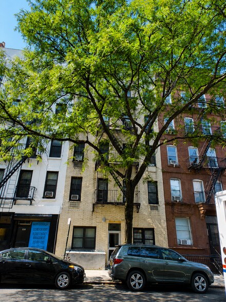 538 W 47th St, New York, NY à vendre - Photo du bâtiment - Image 3 de 4