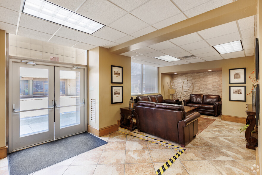 200 N Travis St, Sherman, TX for lease - Lobby - Image 3 of 5