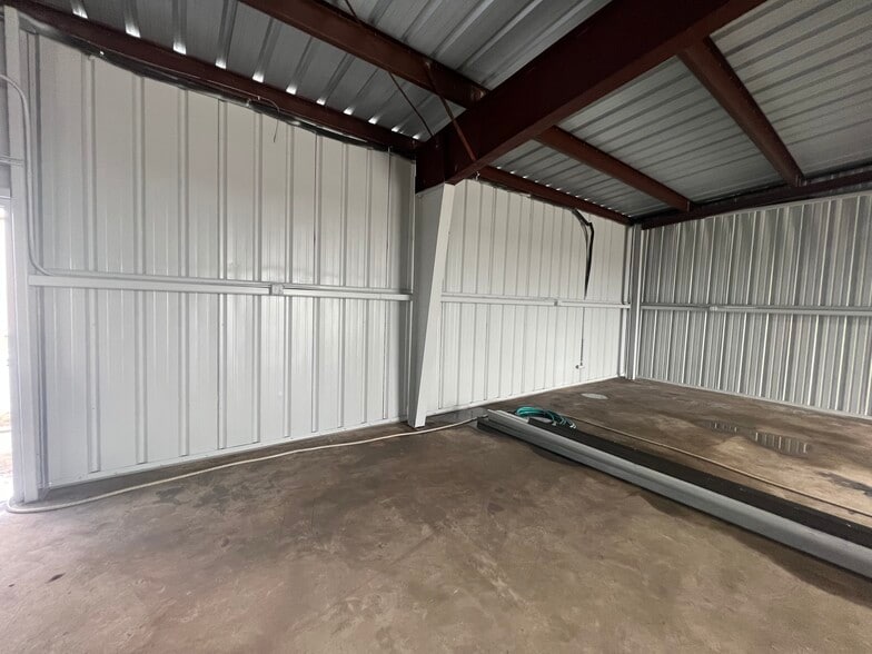 6229 Dixie Dr, Houston, TX for lease - Building Photo - Image 3 of 11
