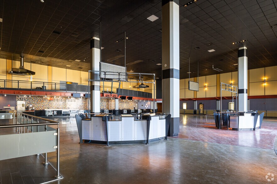 3930 E Dupont Rd, Fort Wayne, IN à vendre - Photo intérieure - Image 2 de 19