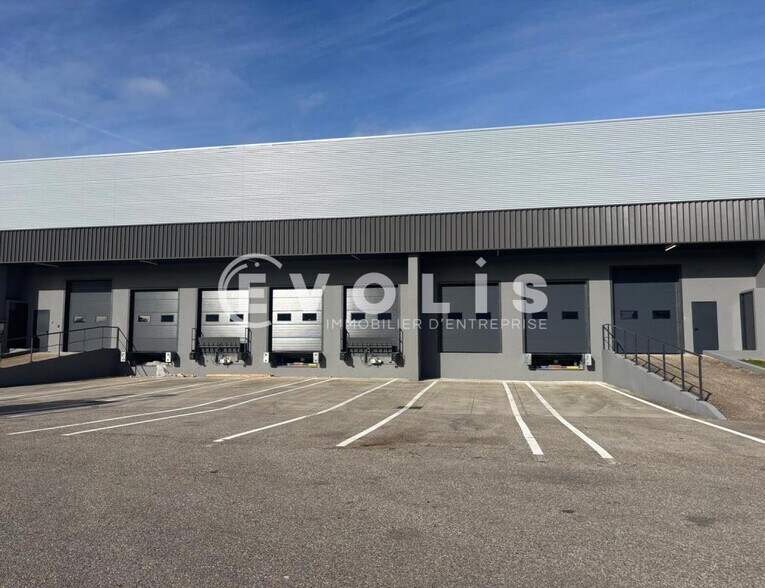 Flex in Corbas for lease - Building Photo - Image 1 of 17