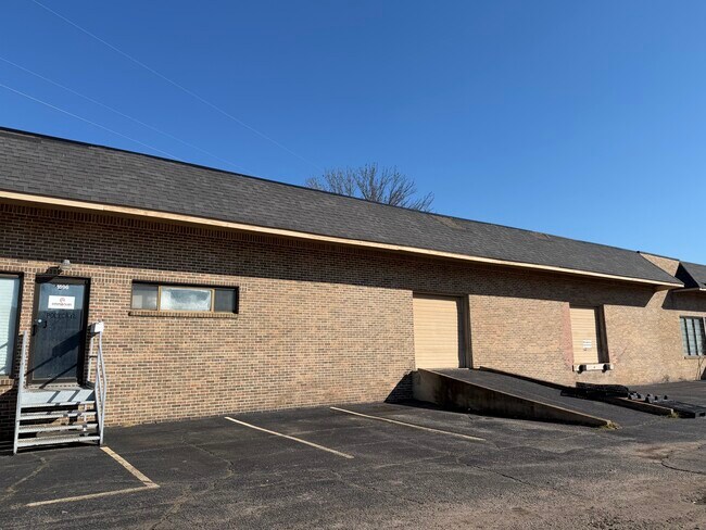 Plus de détails pour 1676-1710 Barcrest Dr, Memphis, TN - Local d'activités à louer