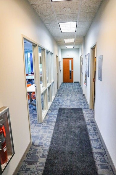 1605 Heritage Dr, Northfield, MN for lease - Interior Photo - Image 3 of 40