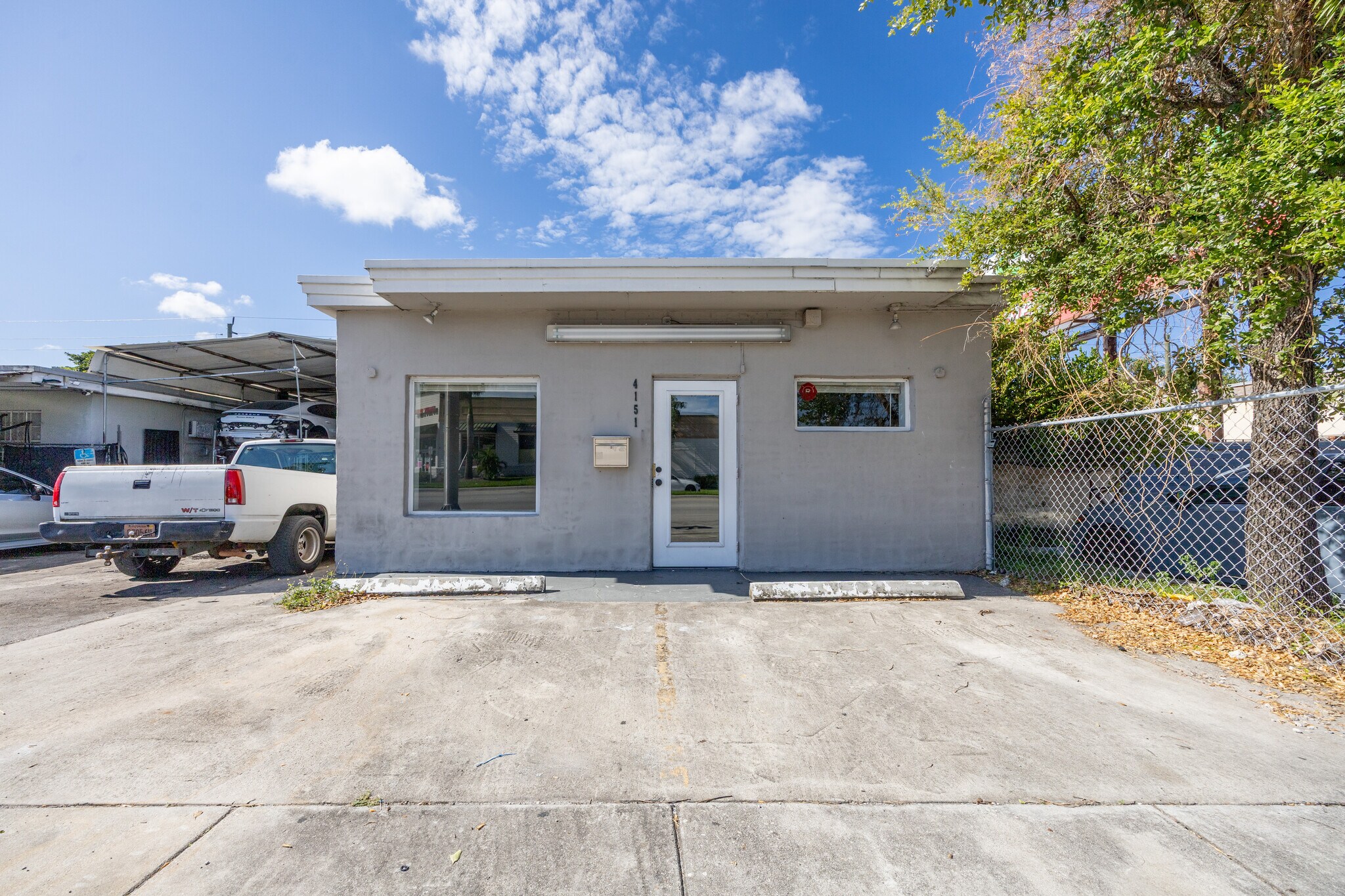 4151 W Hallandale Beach Blvd, West Park, FL à vendre Photo du bâtiment- Image 1 de 1
