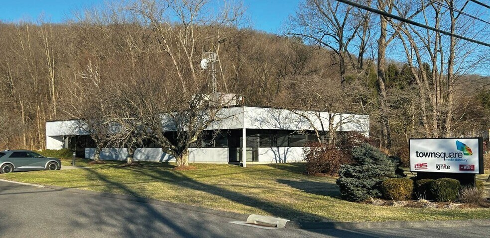 1014 Federal Rd, Brookfield, CT à vendre - Photo du bâtiment - Image 1 de 5