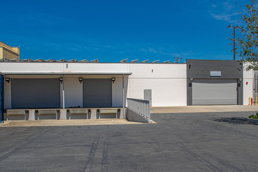 15148 Bledsoe St, Sylmar, CA for lease - Building Photo - Image 2 of 11