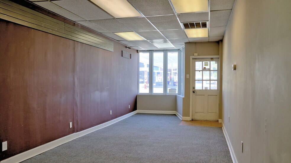 1087 E Main St, Radford, VA à vendre - Photo du bâtiment - Image 2 de 10