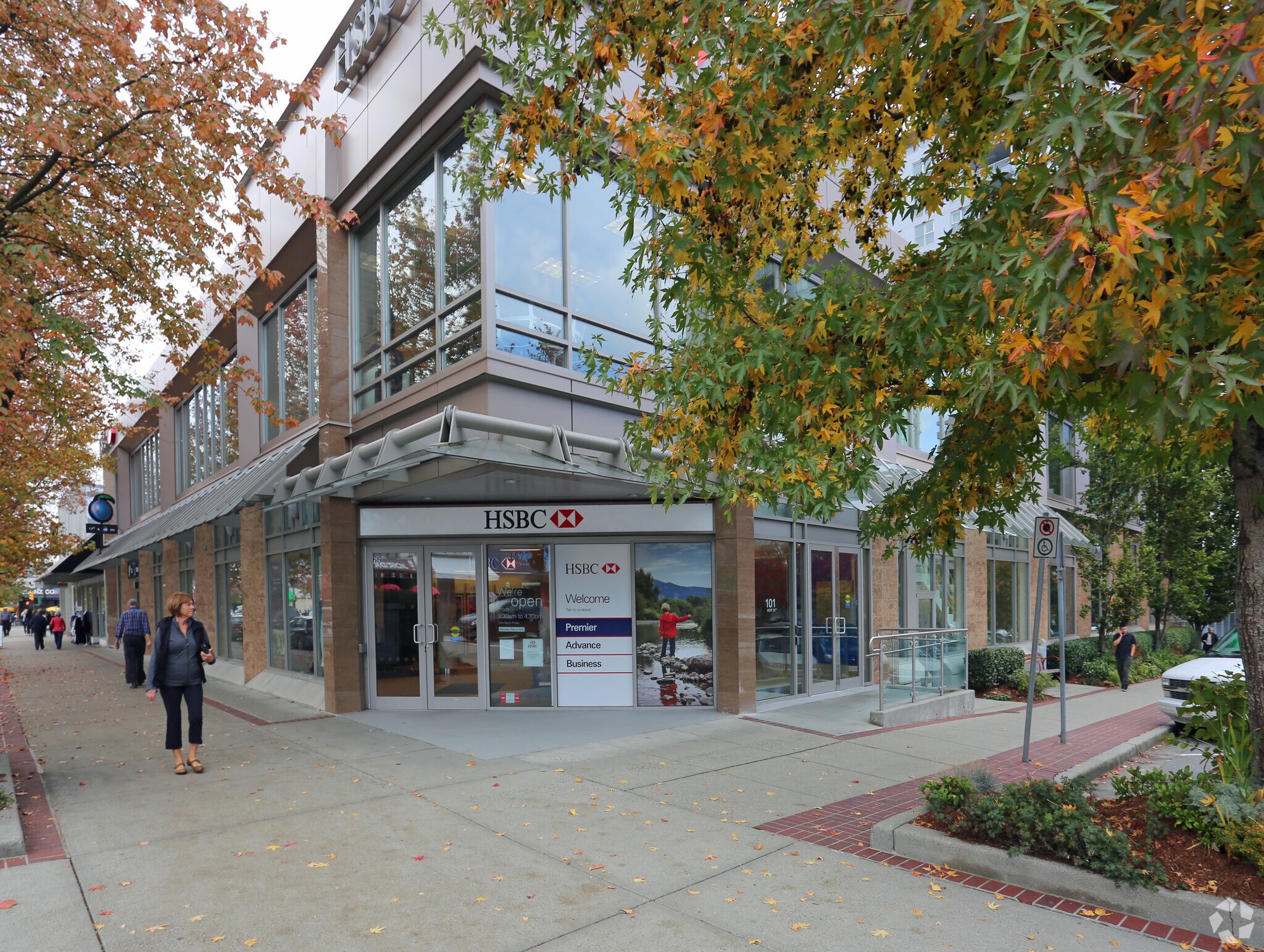 1567-1577 Lonsdale Ave, North Vancouver, BC for lease Primary Photo- Image 1 of 6