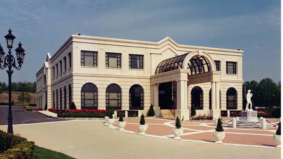 577 Chestnut Ridge Rd, Woodcliff Lake, NJ à louer - Photo du bâtiment - Image 3 de 5