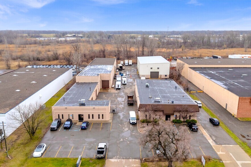 25465 Brest Rd, Taylor, MI à vendre - Photo principale - Image 1 de 7