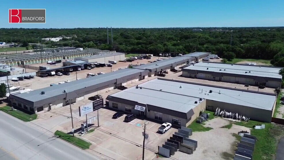 2800 W Division St, Arlington, TX à louer - Vidéo sur l’inscription commerciale - Image 2 de 5