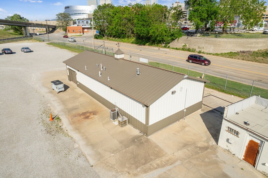 212 W Heavy Traffic Way, Tulsa, OK for lease - Building Photo - Image 3 of 12