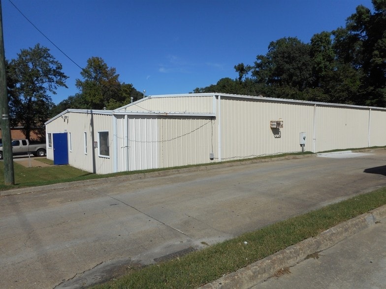 5948 Jefferson Ave, Newport News, VA for lease - Building Photo - Image 1 of 3