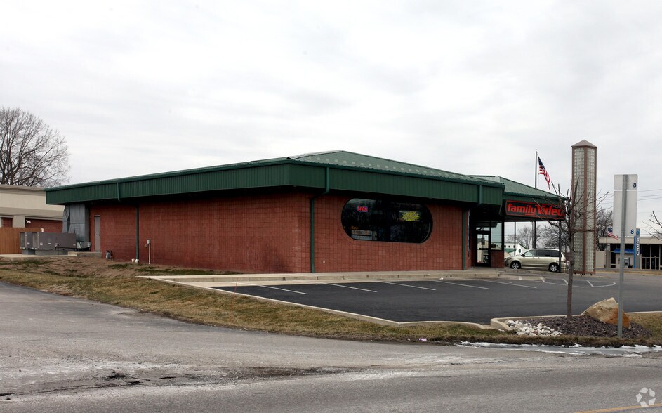 7301 Rockville Rd, Indianapolis, IN à louer - Photo du bâtiment - Image 2 de 2