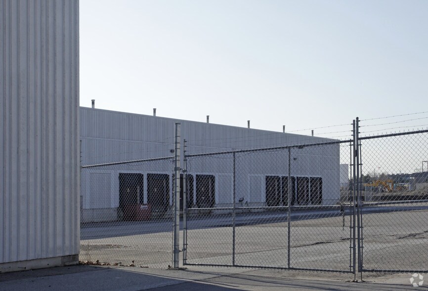 40 Summerlea Rd, Brampton, ON à louer - Photo du bâtiment - Image 2 de 2